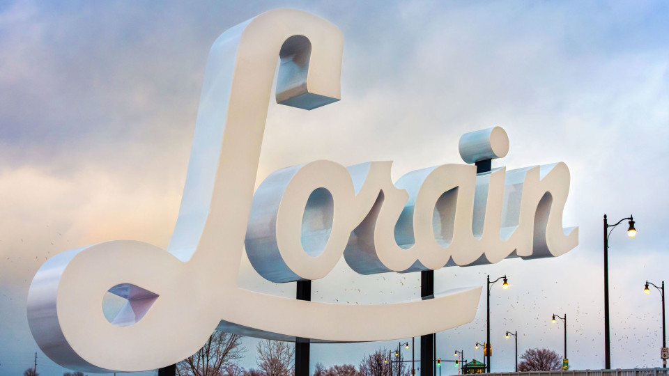 Picture of the Lorain sign.